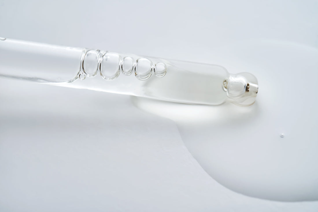 Niacinamid (Vitamin B3) – Das Multitalent für ein klares, ausgeglichenes Hautbild