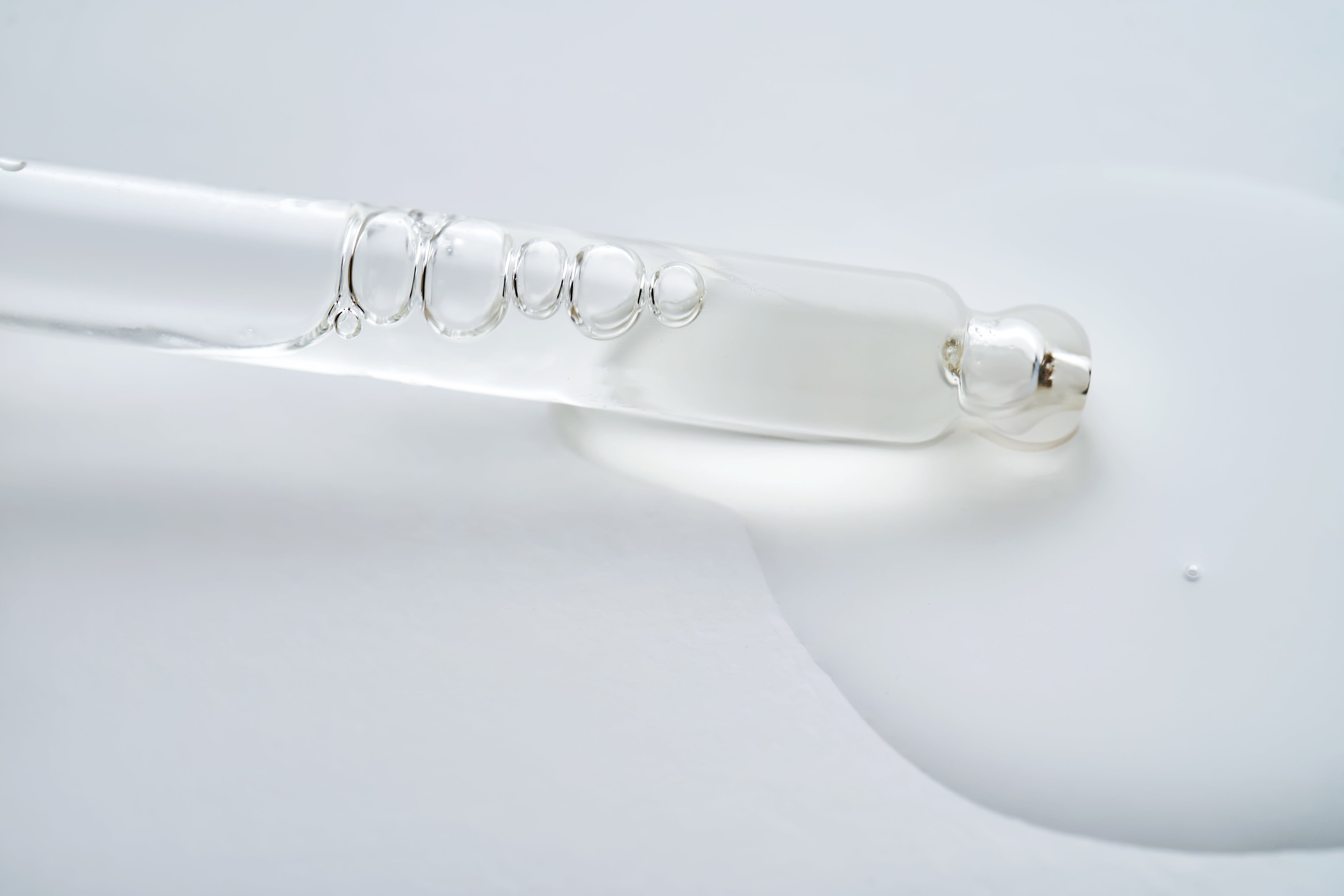 Niacinamid (Vitamin B3) – Das Multitalent für ein klares, ausgeglichenes Hautbild