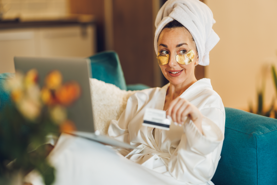 Weniger als dein täglicher Kaffee? Was dein Hautpflege-Ritual wirklich kostet (und wert ist)