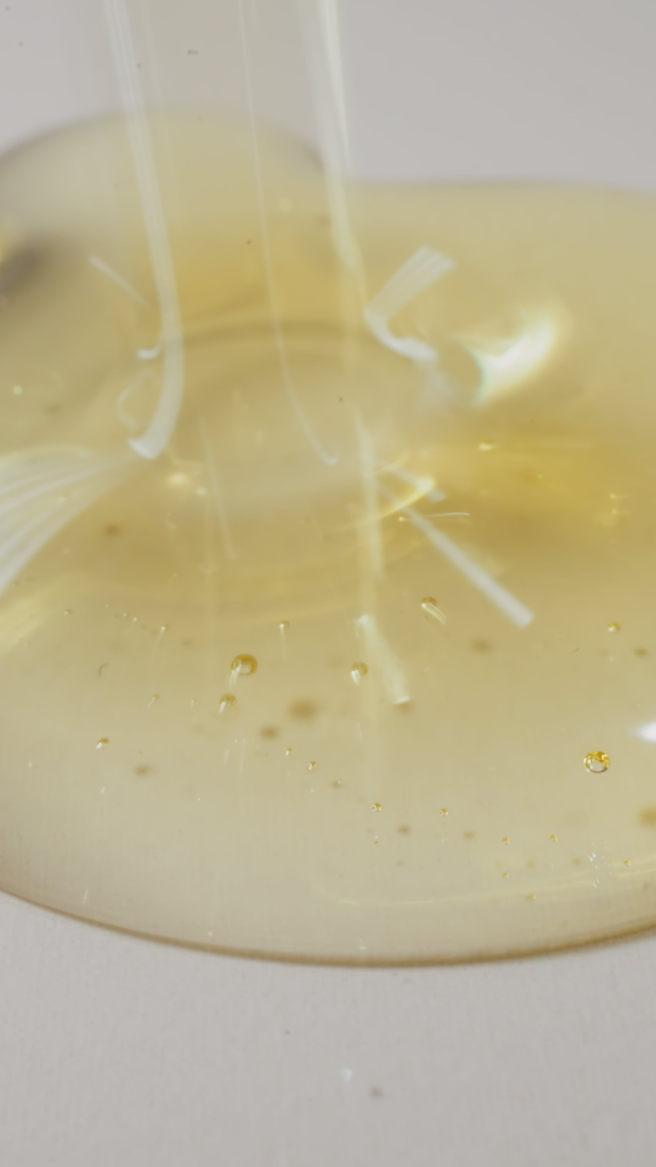 Video laden: Rosemary Repair Hair Oil